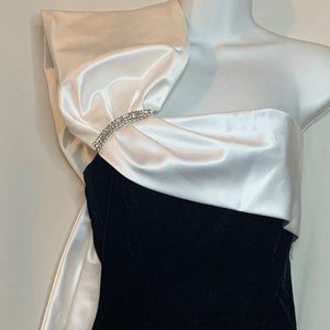 Juniors Evening Chic Size 9/10 - Black & White Velvet & Satin One Shoulder Dress